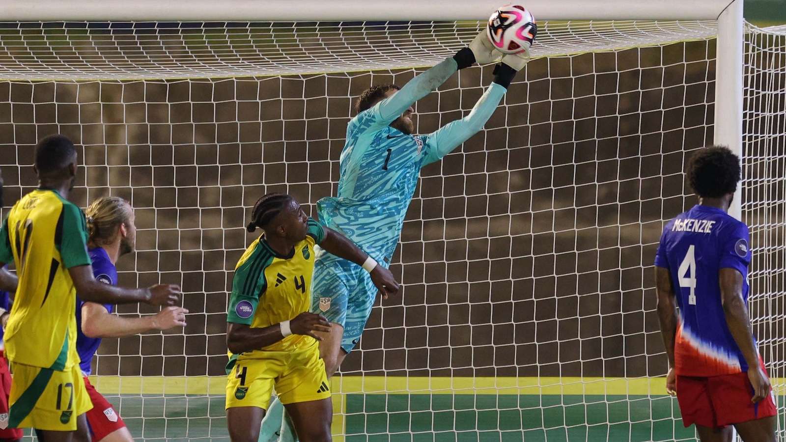 在高强度奔 在高强度奔