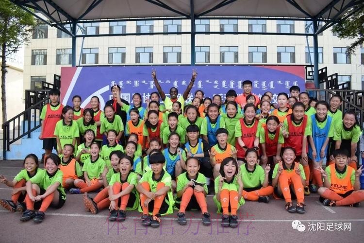 五超联赛“校园行”走进呼市蒙古族学校 欢声笑语中传递足球梦想